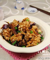 #八珍盛宴# 深受大家欢迎的宴客小菜---酱爆鱿鱼的做法步骤