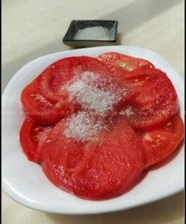 白糖拌西红柿(治口腔溃疡食疗效果极佳的凉拌菜谱)的做法步骤