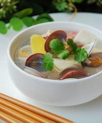 白蛤豆腐汤(快手海鲜汤菜谱)的做法步骤