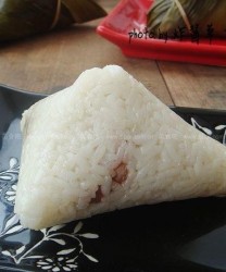 蜜枣花生粽(端午节菜谱-多图详解传统四角粽子怎么包)的做法步骤
