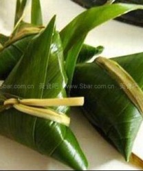 蜜枣粽子(包粽子的方法)的做法步骤