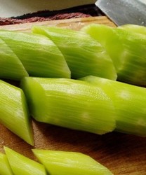 老年人必吃这菜——莴苣炒平菇  舒筋通络