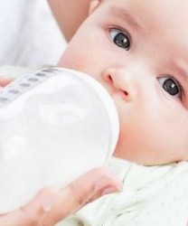 新生儿便秘饮食指南 新生儿便秘饮食注意事项