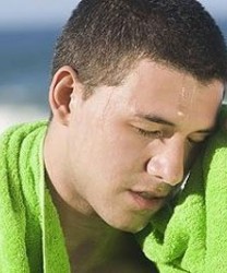 夏日鼻子多汗或是肺气不足  这里出汗是身体异常